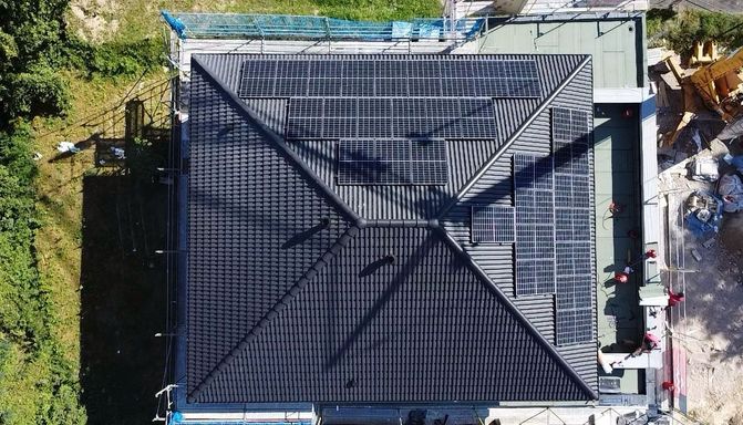 Photovoltaikanlage von oben - Dachansicht