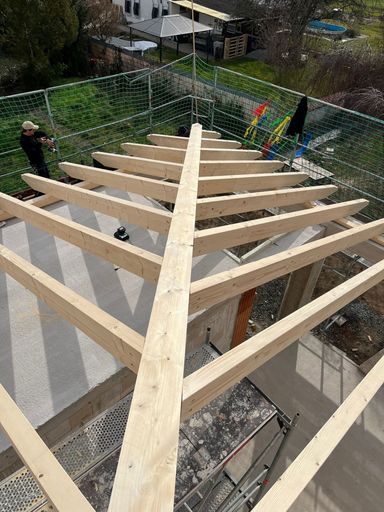 Bau eines Dachstuhles im Rhein-Main-Gebiet